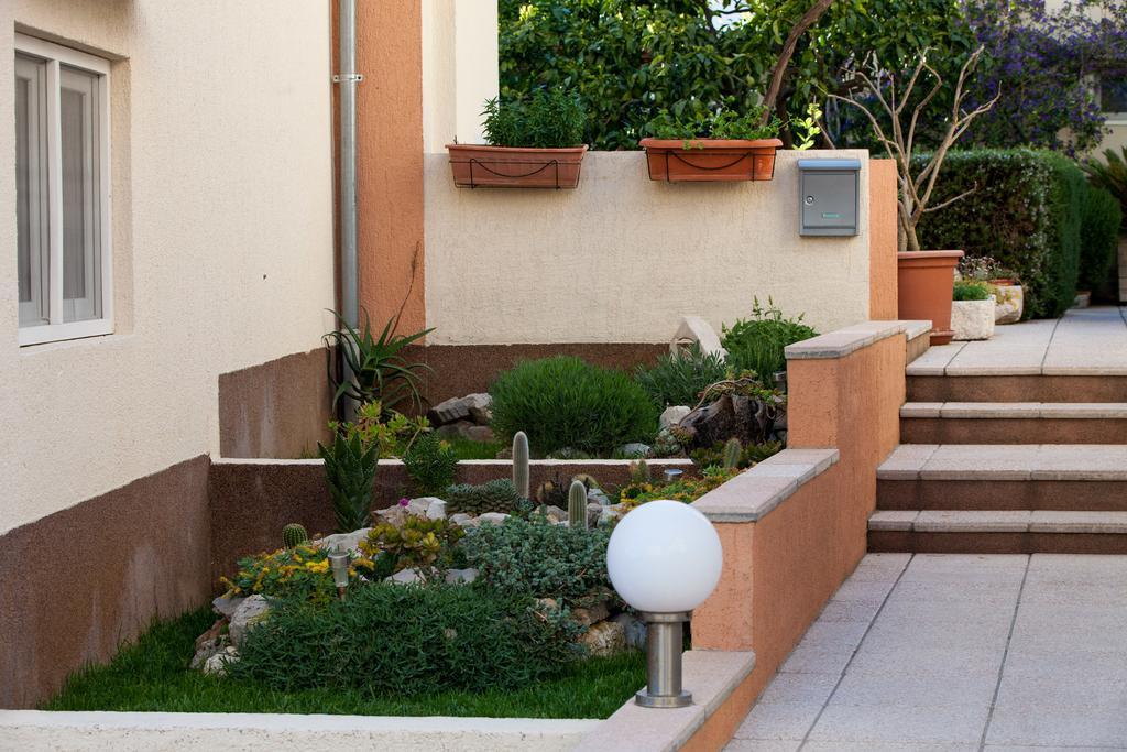 Apartments Dubra Komiza Exterior photo